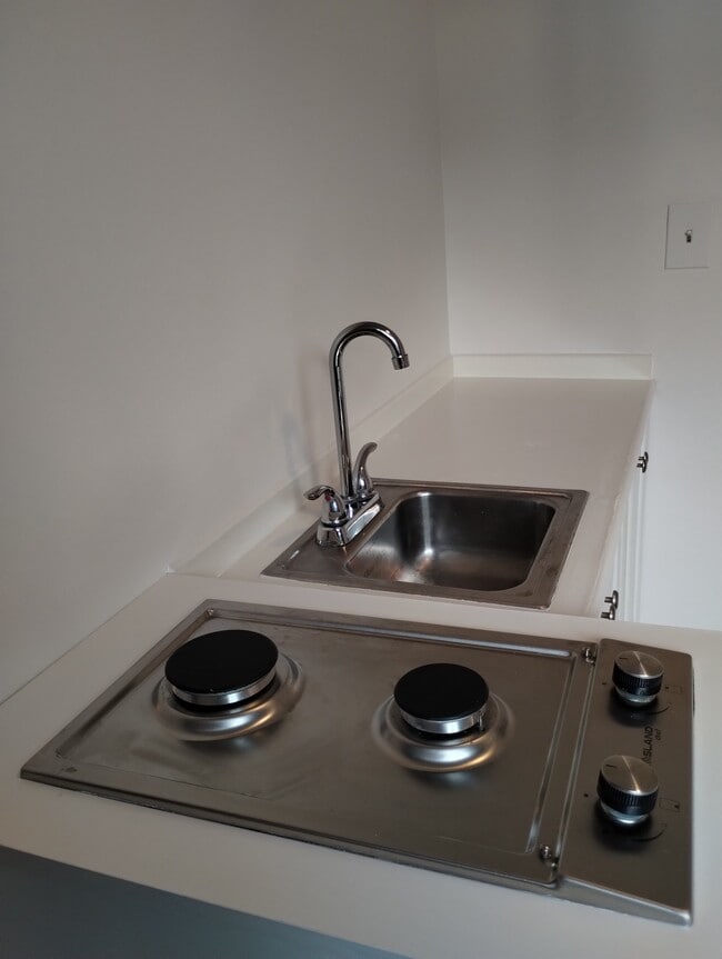 Building Photo - 6943 Balcom Ave