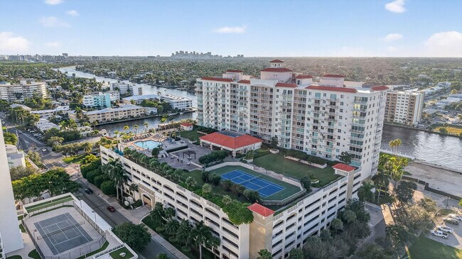 Building Photo - 3020 NE 32nd Ave