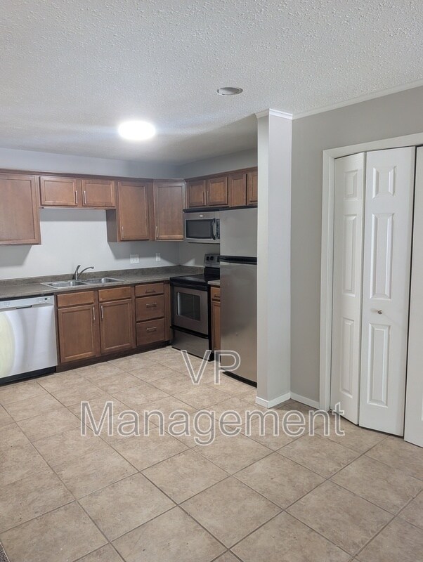 Building Photo - 2218 Emerald Dr