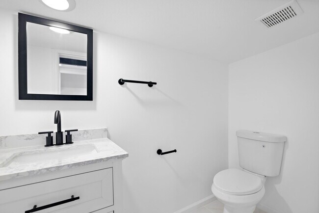 Building Photo - 4516 Mercier St