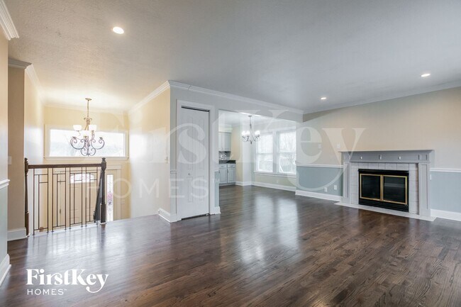 Building Photo - 810 York Dr