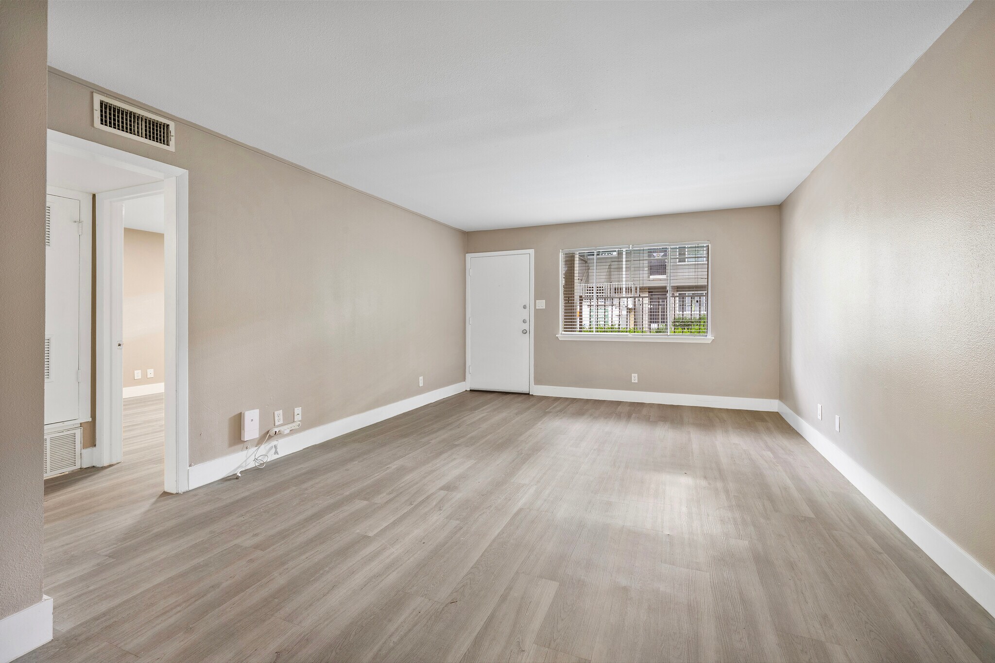 Living Room - 2303 East Side Dr