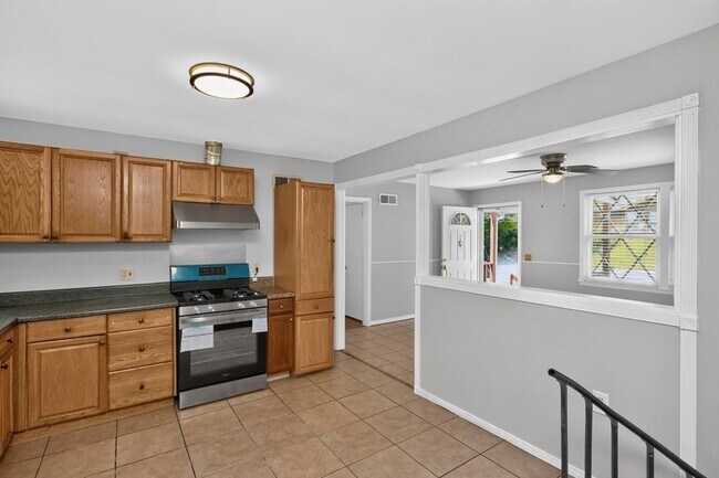 Building Photo - 261 Eisenhower Dr