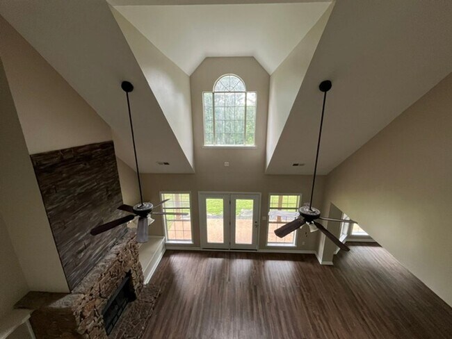Building Photo - 440 Blue Lake Dr