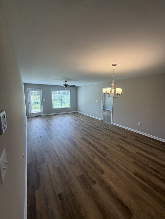 Building Photo - 833 Middleton Rd