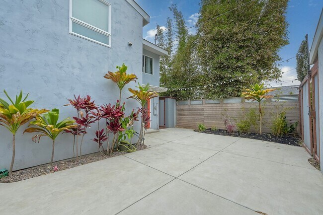 Building Photo - 348 La Mesa Ave