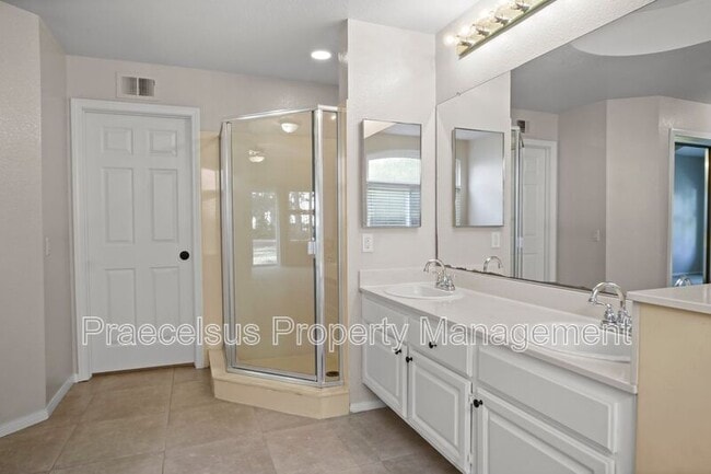 Building Photo - 500 Zinfandel Terrace