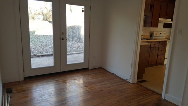 Building Photo - One Level House off Old Forest Road