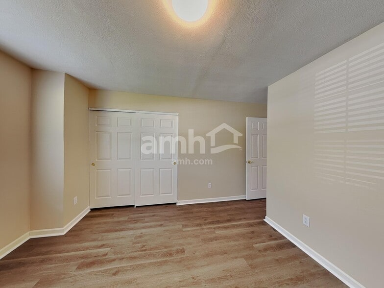 Building Photo - 322 Brookview Dr