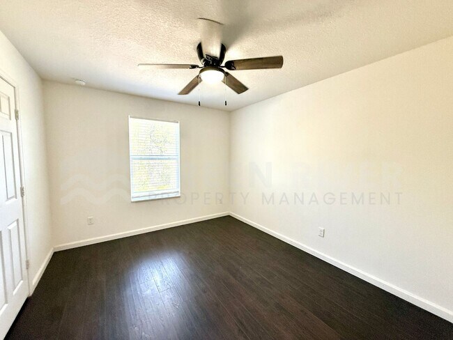 Building Photo - Room to Live, Space to Thrive! Stunning 6BR Home with Solar, Upgrades & Screened Lanai in Macclen...