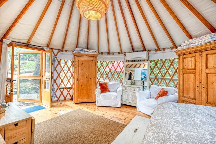 Comfy Chairs - 165 Terrace St