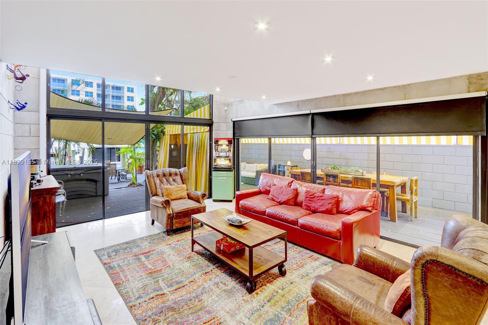 Building Photo - 322 Hendricks Is