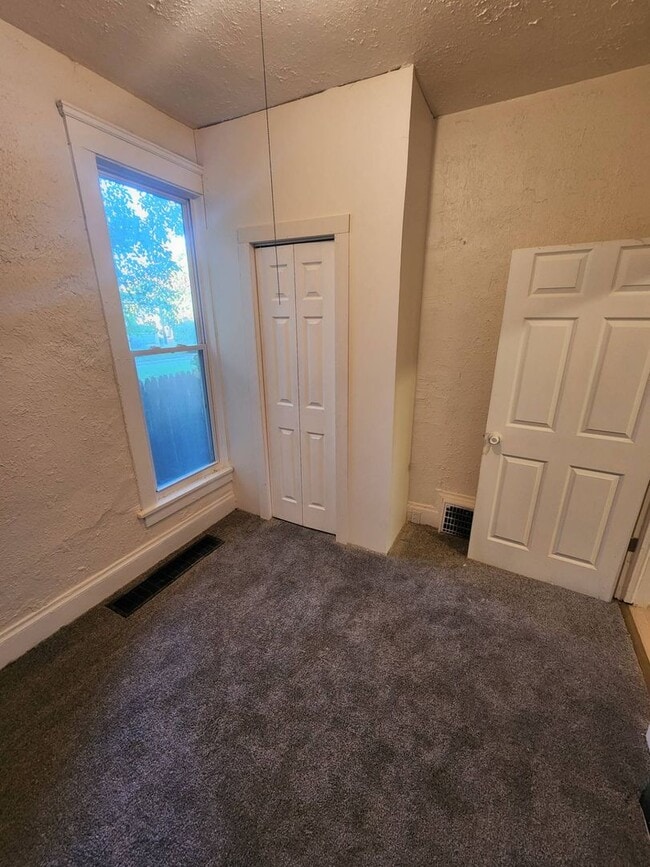 Building Photo - 2186 E 89th St