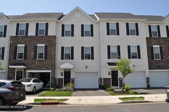 Building Photo - 304 Discovery Rd