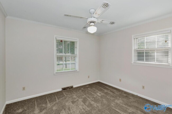 Building Photo - 2320 Rodgers Dr NE