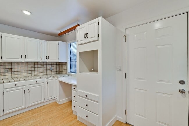 Building Photo - Welcome Home!!! - Great Location, Near Val...