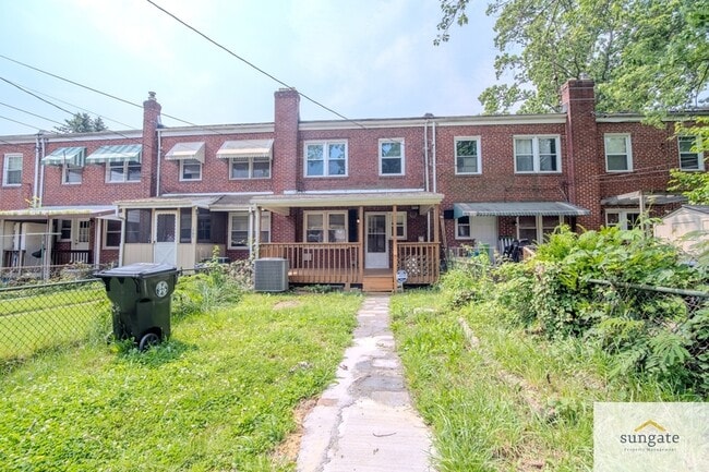 Building Photo - 1704 Redwood Ave