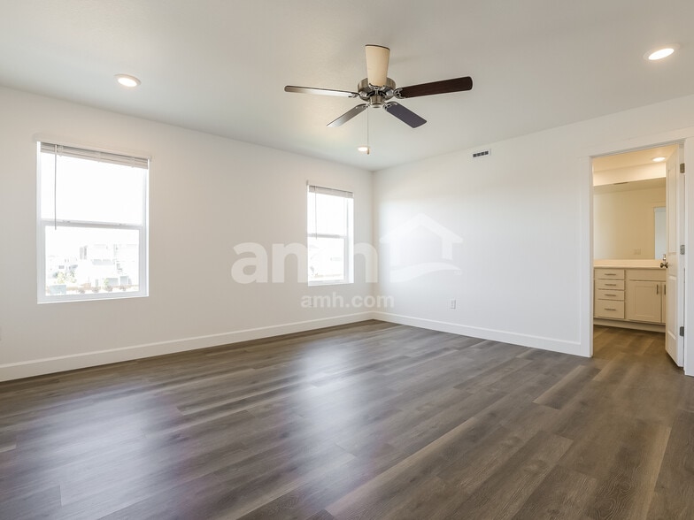 Building Photo - 10061 Potomac St