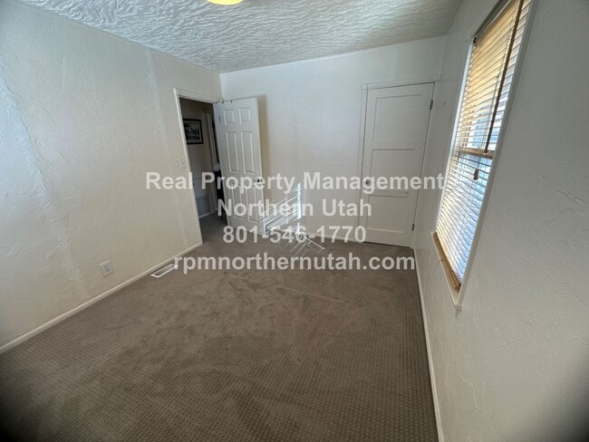Building Photo - Lovely 4 Bedroom  2 Bath House Available i...