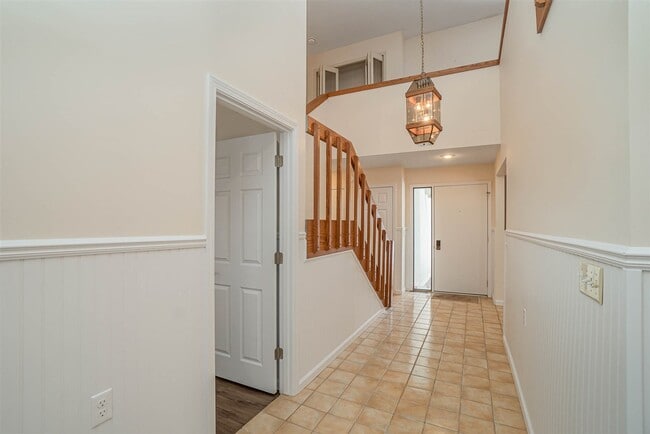 Building Photo - 3301 Thornbrook Ct