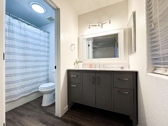 Building Photo - "Charming 3-Bedroom, 2 Bathroom Pool Home in Ocotillo!"