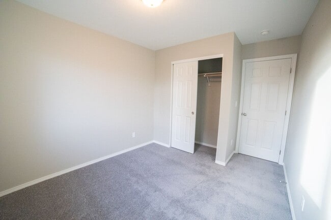 Building Photo - ALFOJ03