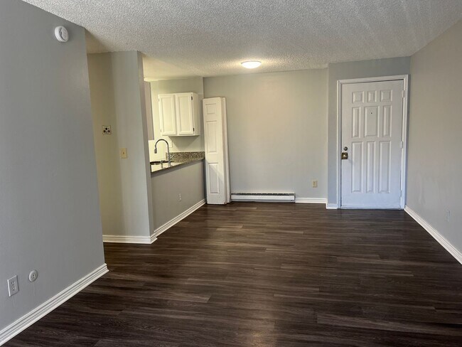Building Photo - Newly Renovated Condo in Sable Landing   **Move-In Special**