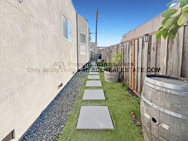 Building Photo - 2 Houses, 1 Price. Nicely Updated Single Family Home with ADU