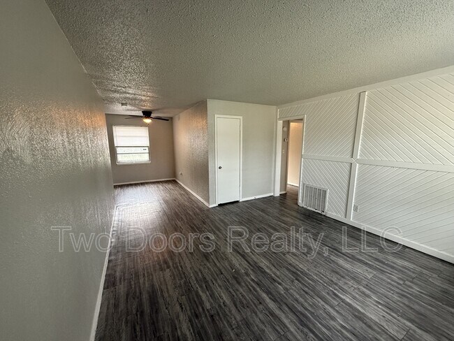 Building Photo - 605 SE 72nd St