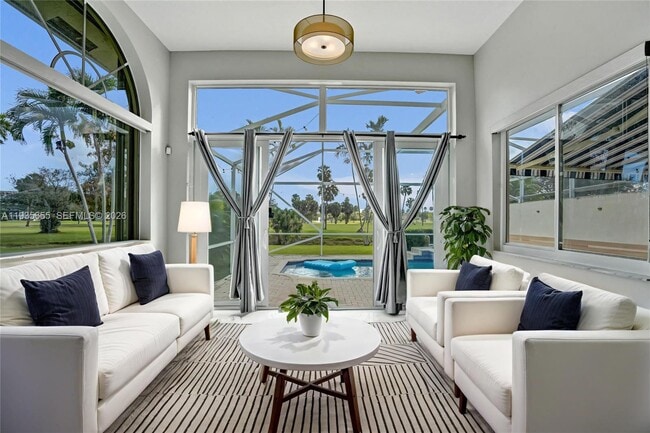 Building Photo - 652 W Palm Aire Dr