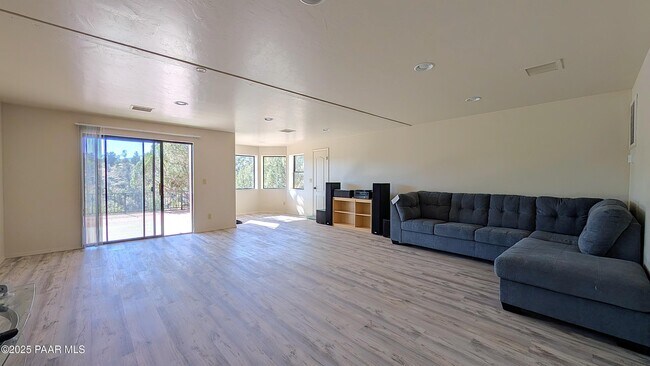 Building Photo - 4911 Hornet Dr