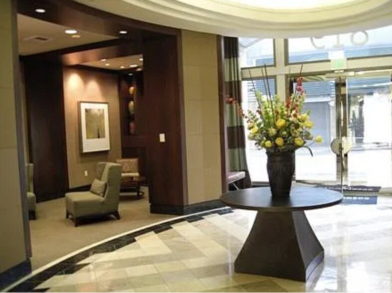 Lobby - 819 Virginia St