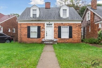 Building Photo - $1290 3 bedroom bungalow