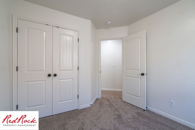 Building Photo - Conveniently located 3 Bedroom Townhome