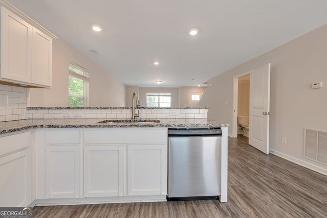 Building Photo - 328 Ashigan St