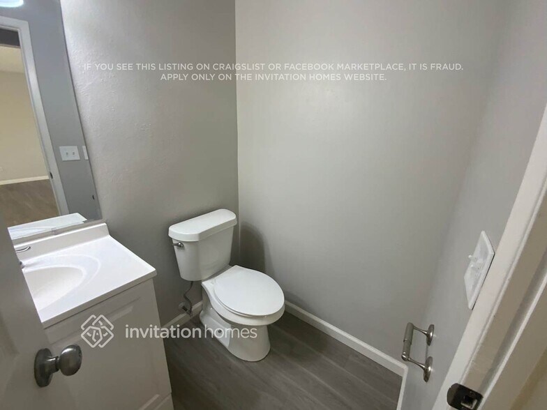 Building Photo - 10433 Holland Pl