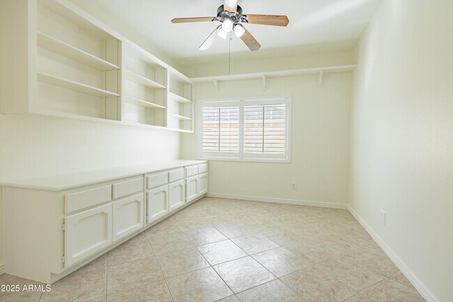 Building Photo - 2547 W Naranja Ave