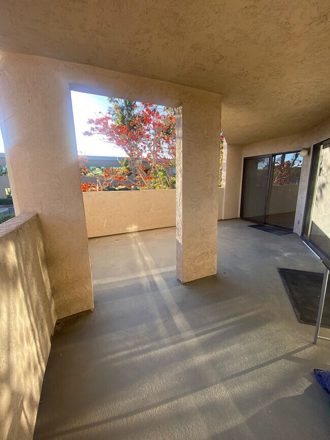 Building Photo - 9785 Mesa Springs Way