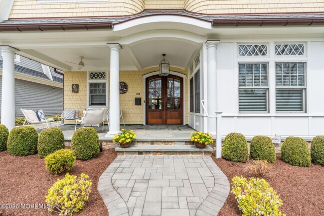 Building Photo - 218 Worthington Ave