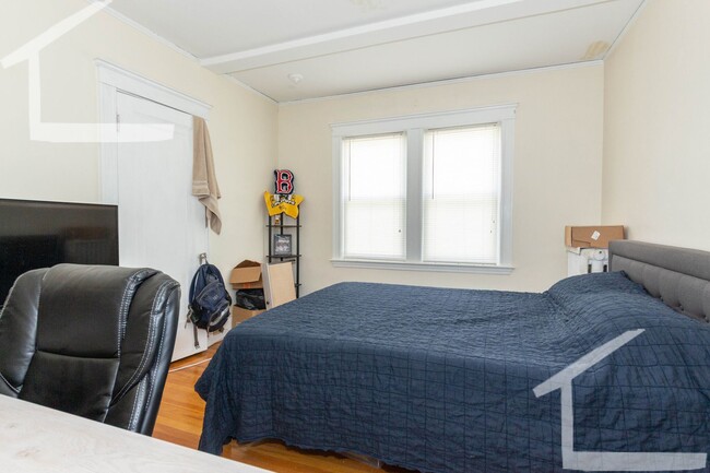 Building Photo - 9/1 Huge 4BR/2BA near Comm Ave, Brighton C...