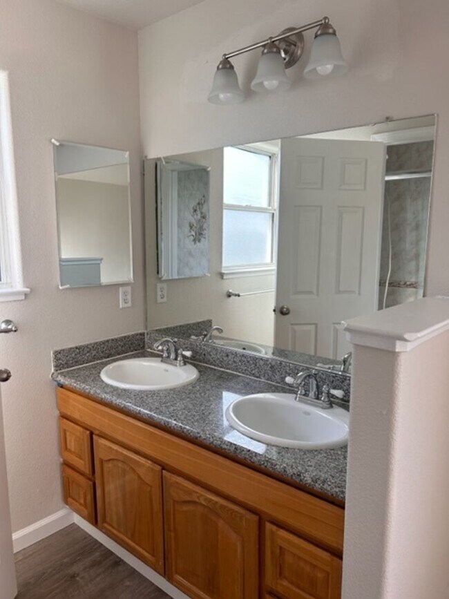 Building Photo - 705 Judith Ct
