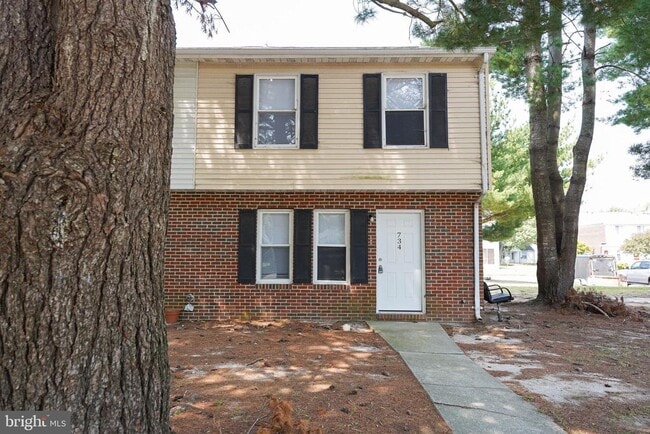 Building Photo - 734 Hemlock St