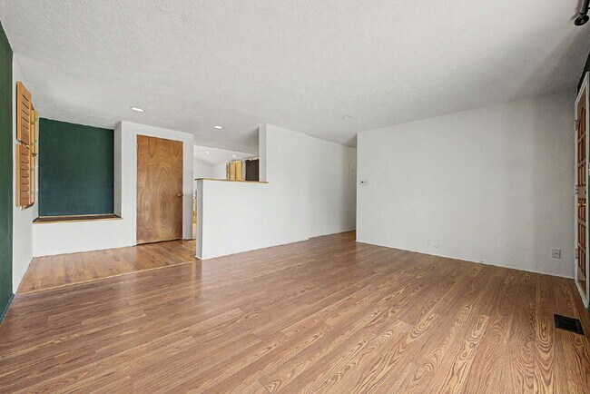Building Photo - "Charming 3-Bed Townhouse in Denver's Heart – Spacious 1350 Sq Ft Living!"