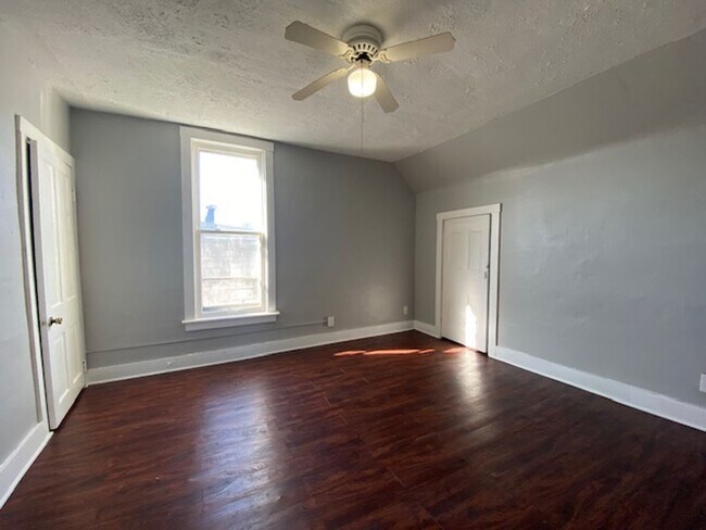 Building Photo - 1-198 1/2 E High St