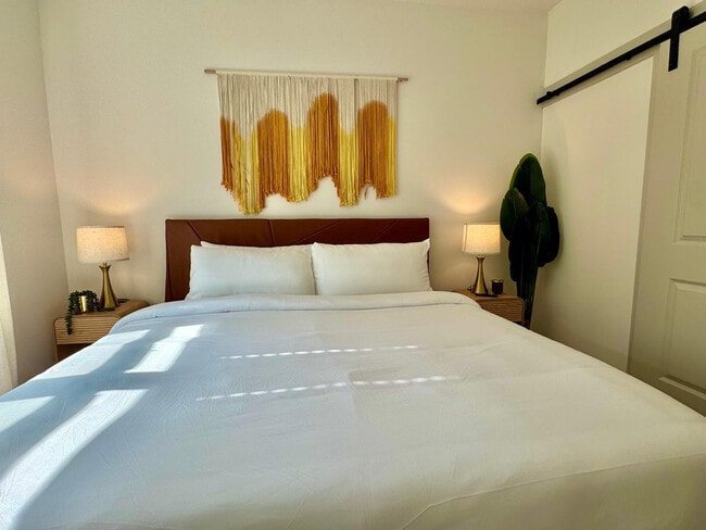 Building Photo - 1301 Leah Ave