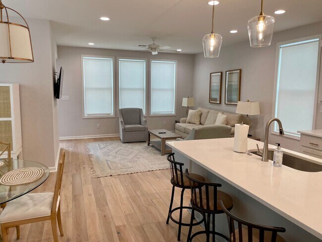 Building Photo - Great 5 Bedroom in Oxford Commons