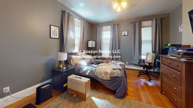 Building Photo - 15 Henry St