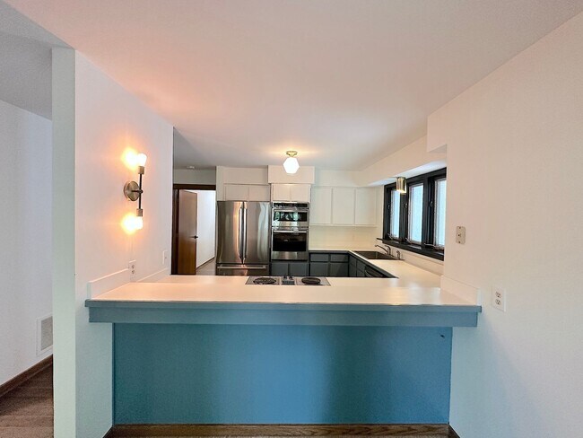 Building Photo - This Home is a Hole in One!