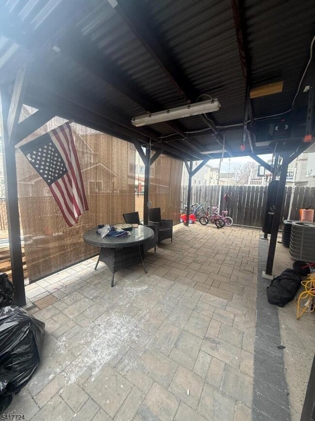 Building Photo - 524 Broadway