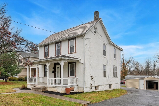 Building Photo - Updated single-family home in the heart of Kennett Borough—bright, spacious, and walkable to ever...